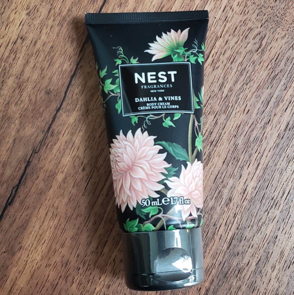 Nest Dahlia & Vines body cream